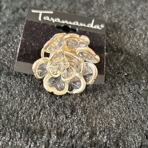 Silver & Clear Flower Ring with rhinestone accent size 6